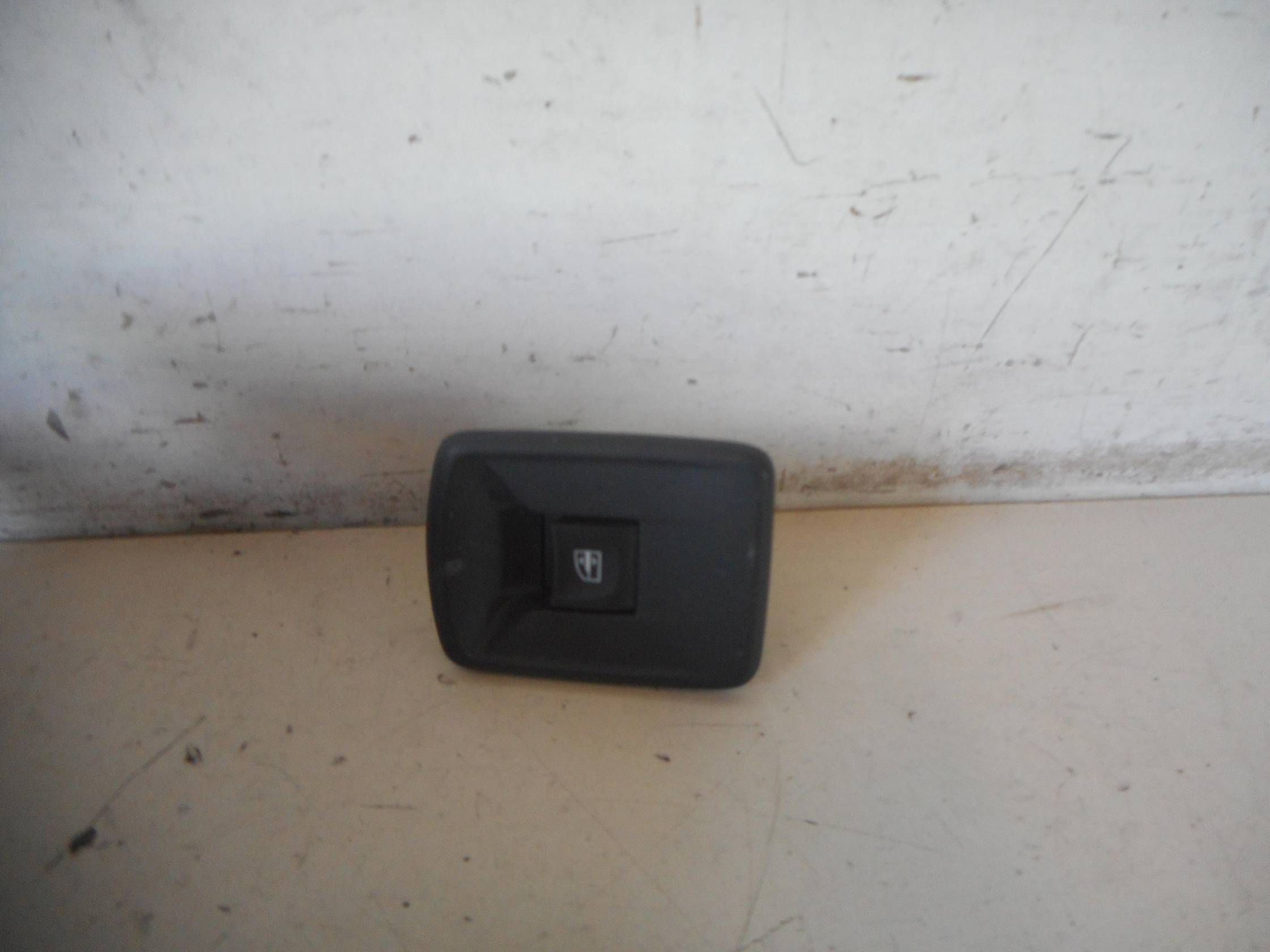 Interruttore alzacristalli porta ant. dx.